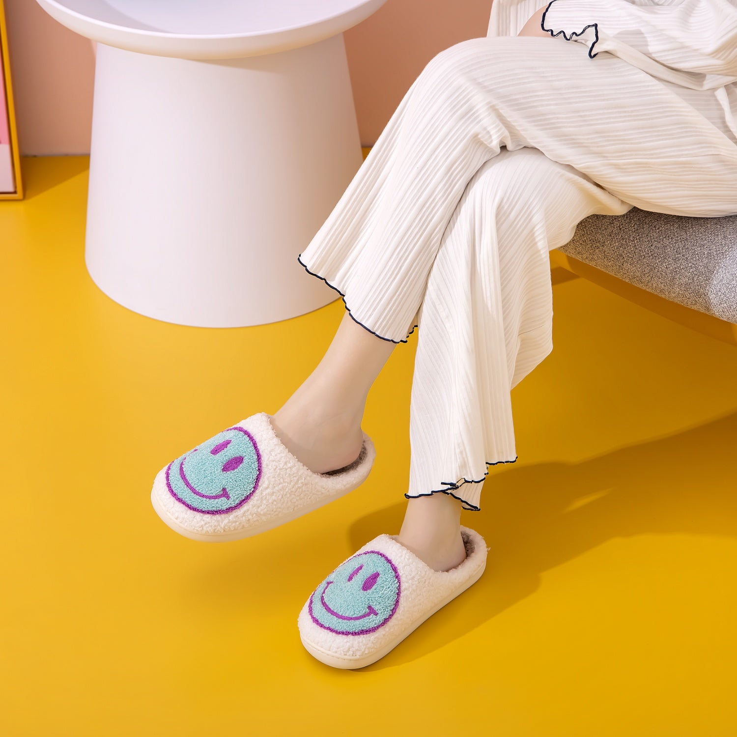 Melody Smiley Face Slippers - Whateversit