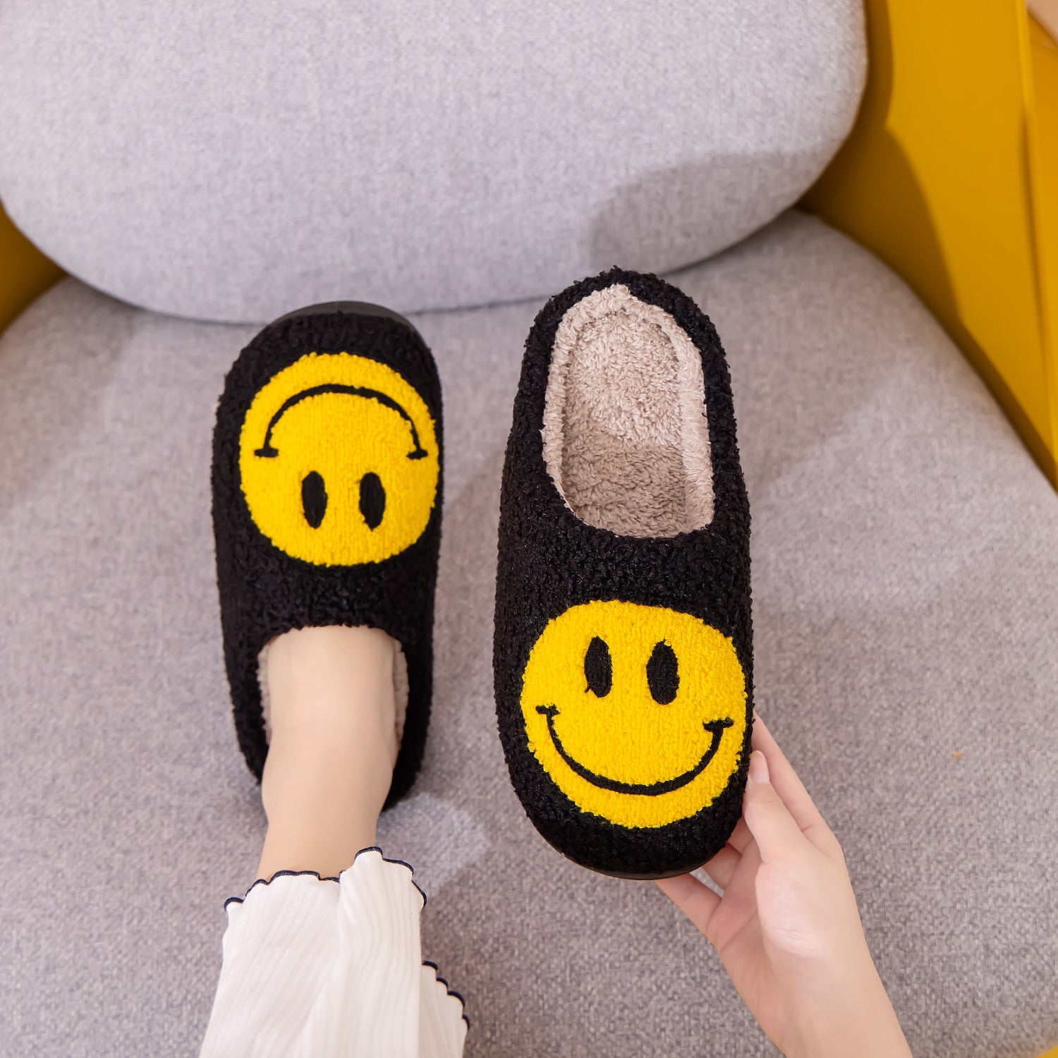 Melody Smiley Face Slippers - Whateversit