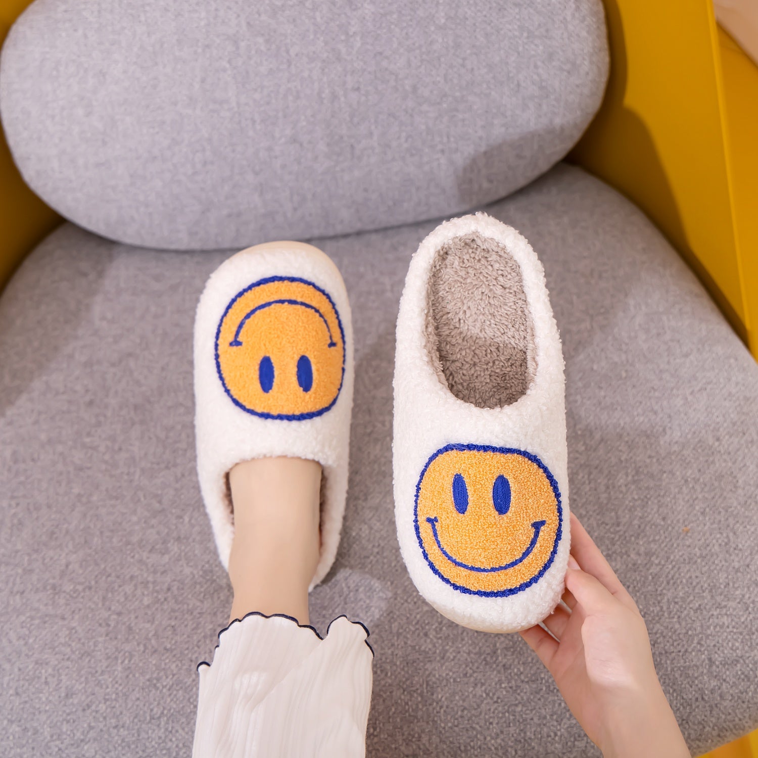 Melody Smiley Face Slippers - Whateversit