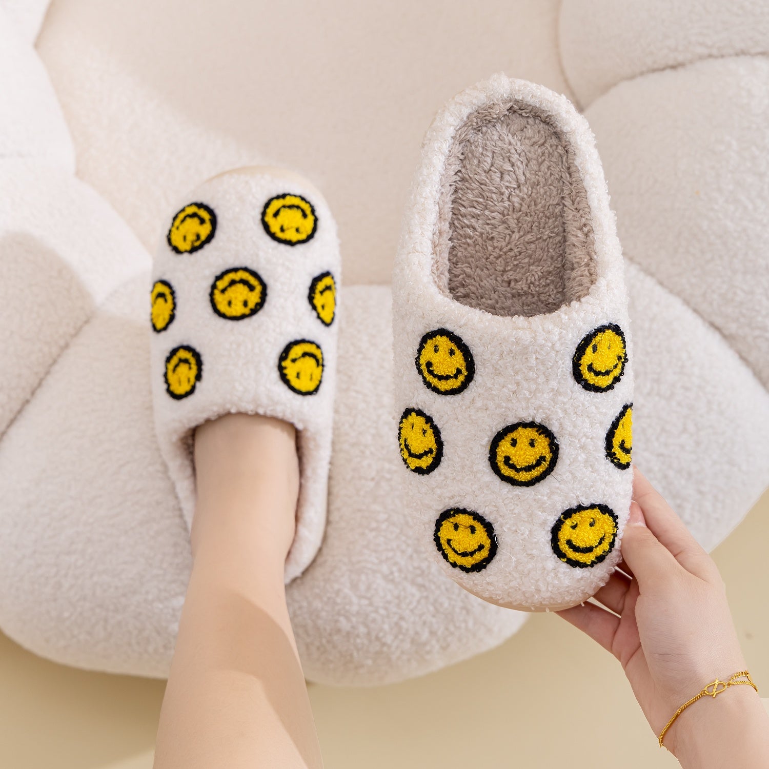 Melody Smiley Face Slippers - Whateversit