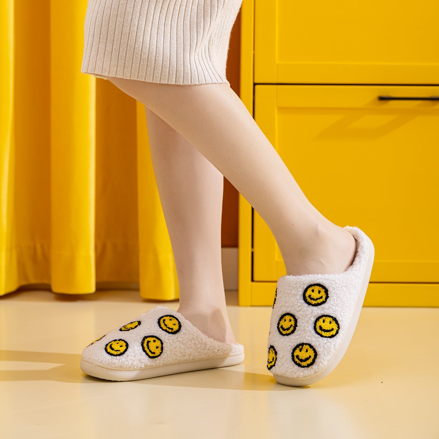 Melody Smiley Face Slippers - Whateversit